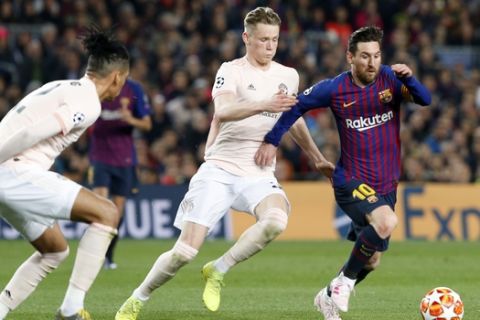 Barcelona forward Lionel Messi, right, runs with the ball past Manchester United's Scott McTominay, center, and Manchester United's Chris Smalling during the Champions League quarterfinal, second leg, soccer match between FC Barcelona and Manchester United at the Camp Nou stadium in Barcelona, Spain, Tuesday, April 16, 2019. (AP Photo/Joan Monfort)