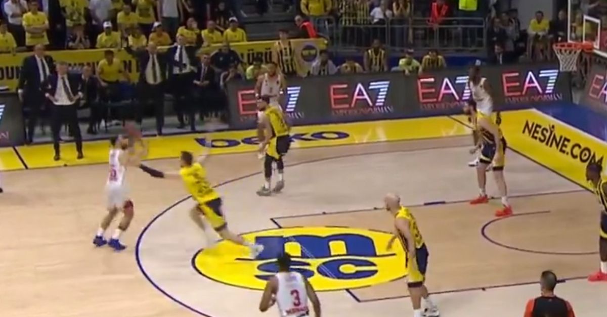 Monaco: A huge three-pointer from Mike James and a last effort from the deadly Wilbekin