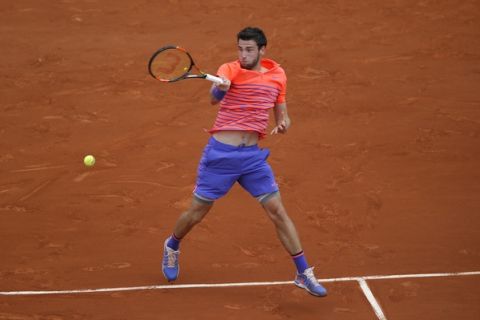 France's Quentin Halys returns the ball to Spain's Rafael Nadal during their first round match of the French Open tennis tournament at the Roland Garros stadium, Tuesday, May 26, 2015 in Paris, . (AP Photo/Michel Euler)
