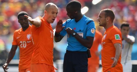SAO PAULO, BRAZIL - JUNE 23:  Arjen Robben and Wesley Sneijder of the Netherlands protest to referee Bakary Gassama during the 2014 FIFA World Cup Brazil Group B match between the Netherlands and Chile at Arena de Sao Paulo on June 23, 2014 in Sao Paulo, Brazil.  (Photo by Matthias Hangst/Getty Images)