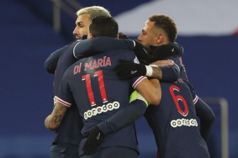 Οι παίκτες της Παρί πανηγυρίζουν γκολ κόντρα στην Μοντπελιέ για τη Ligue 1.