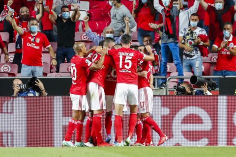 Οι παίκτες της Μπενφίκα πανηγυρίζουν γκολ που σημείωσε κόντρα στην Αϊντχόφεν για τα playoffs του Champions League 2021-2022 στο "Λουζ", Λισαβόνα | Τετάρτη 18 Αυγούστου 2021