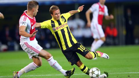 DORTMUND, GERMANY - SEPTEMBER 18: (L-R) Toby Alderweireld of Amsterdam challenges Mario Goetze of Dortmund during the UEFA Champions League group D match between Borussia Dortmund and Ajax Amsterdam at Signal Iduna Park on September 18, 2012 in Dortmund, Germany. (Photo by Christof Koepsel/Bongarts/Getty Images)