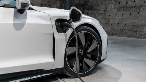 Αστραπή το νέο Audi e-tron GT