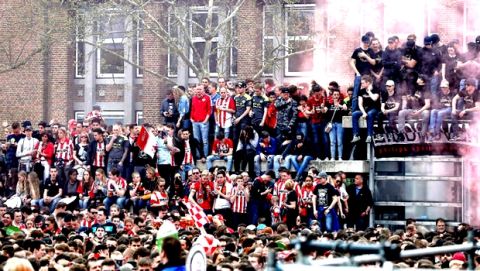 Τρέλα στο Αϊντχόφεν για τη φιέστα της PSV
