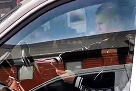 Χάαλαντ: Σάλο με τη photo που τον δείχνει να οδηγάει κρατώντας κινητό