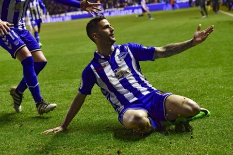 Alaves's Edgar Mendez, right, celebrates his goal after scoring against Celta during the Spanish Copa del Rey semifinal, second leg soccer match between Alaves and Celta, at Mendizorroza stadium, in Vitoria, northern Spain, Wednesday, Feb. 8, 2017. Alaves won the match 1-0 and will play the Copa del Rey final against FC Barcelona. (AP Photo/Alvaro Barrientos)