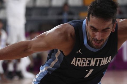 Facundo Campazzo of Argentina, left, challenges Adris De Leon of Dominican Republic during men's basketball preliminary round match at the Pan American Games in Lima, Peru, Thursday, Aug. 1, 2019. (AP Photo/Juan Karita)