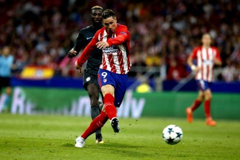 Atletico's Fernando Torres shots the ball during a Group C Champions League soccer match between Atletico Madrid and Chelsea at the Wanda Metropolitano stadium in Madrid, Spain, Wednesday Sept. 27, 2017. (AP Photo/Paul White)