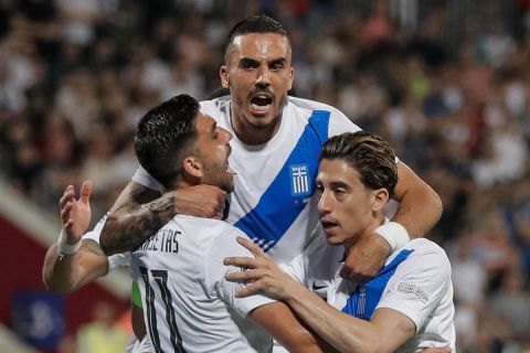Οι παίκτες της Εθνικής πανηγυρίζουν το γκολ του Μπακασέτα κόντρα στο Κόσοβο στο Nations League 