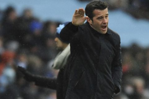 Everton manager Marco Silva instructs his players during the English Premier League soccer match between Manchester City and Everton at Etihad stadium in Manchester, England, Saturday, Dec. 15, 2018. (AP Photo/Rui Vieira)