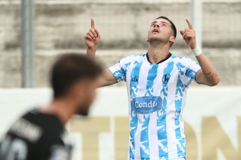 Ο Κόστα Άλεξιτς πανηγυρίζει το γκολ κόντρα στον ΠΑΟΚ Β'