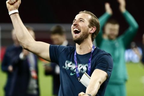 Tottenham's Harry Kane celebrates in front of the fans at the end of the Champions League semifinal second leg soccer match between Ajax and Tottenham Hotspur at the Johan Cruyff ArenA in Amsterdam, Netherlands, Wednesday, May 8, 2019. (AP Photo/Peter Dejong)