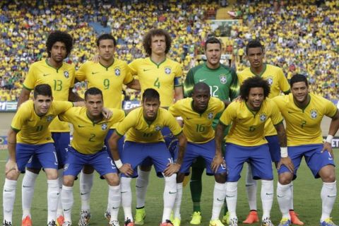 Brazil's national soccer team poses for pictures prior to a friendly soccer match against Panama at the Serra Dourada stadium in Goiania, Brazil, Tuesday, June 3, 2014. Back row, from left: Dante, Fred, David Luiz, goalkeeper Julio Cesar, Luiz Gustavo; first row from left: Oscar, Daniel Alves, Neymar, Ramires, Marcelo, and Hulk. Brazil is preparing for the World Cup soccer tournament that starts on 12 June. Brazil won the match 4-0. (AP Photo/Andre Penner) ORG XMIT: XAP124