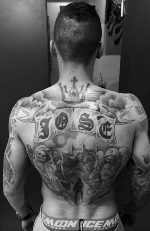 "Χολέμπας, ο σκληρός με το πάθος για τα τατουάζ"
