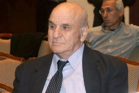 Ο πρώην πρόεδρος του Ηρακλή, Νίκος Ατματζίδης, στην τακτική γενική συνέλευση της ΠΑΕ | Παρασκευή 23 Νοεμβρίου 2001