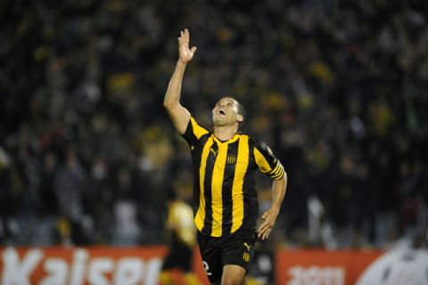 Dario Rodriguez, of Uruguay's Penarol, celebrates after scoring against Argentina´s Velez Sarsfield during their Copa Libertadores first leg semifinal match, at the Centenario stadium in Montevideo on May 26, 2011. AFP PHOTO / Miguel ROJO (Photo credit should read MIGUEL ROJO/AFP/Getty Images)