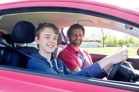 Μαθήματα οδήγησης για παιδιά 10-17 ετών