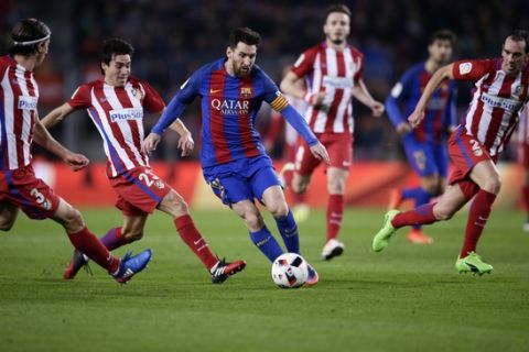 Barcelona's Lionel Messi, center, runs with the ball during the the Copa del Rey semifinal second leg soccer match between FC Barcelona and Atletico Madrid at the Camp Nou stadium in Barcelona, Spain, Tuesday Feb. 7, 2017. (AP Photo/Manu Fernandez)