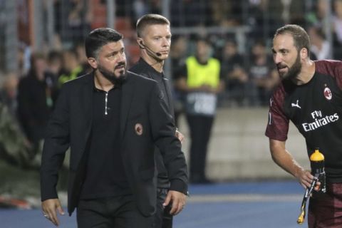 Milan's Gonzalo Higuain talks to coach Gennaro Gatuso during a Group F Europa League soccer match between F91 Dudelange and AC Milan at the Josey Barthel stadium in Dudelange, Luxembourg, Thursday, Sept. 20, 2018. (AP Photo/Olivier Matthys)
