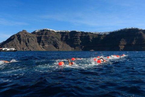Santorini Experience: Κολύμβηση στα μαγευτικά νερά του Αιγαίου 