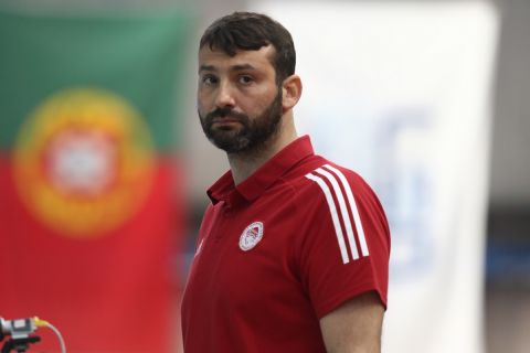 Ο προπονητής του Ολυμπιακού Πόλο Γυναικών, Αλεξάνταρ Τσίριτς