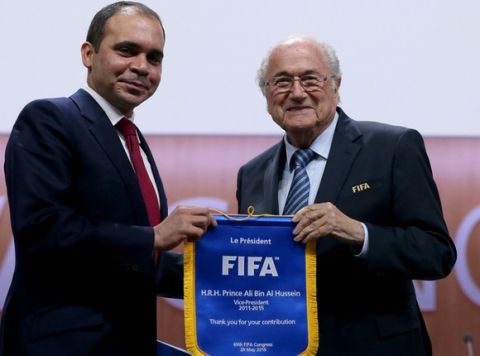 Νικητής ο Μπλάτερ στις εκλογές της FIFA