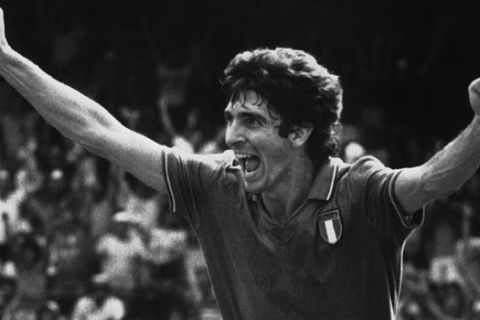 Ο Πάολο Ρόσι σε στιγμιότυπο από αγώνα της Ιταλίας στο Μουντιάλ του 1982