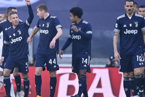Οι παίκτες της Γιουβέντους πανηγυρίζουν το γκολ του Αρτούρ κόντρα στην Μπολόνια για την Serie A