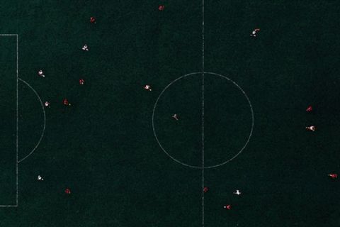SAO PAULO, SP - 26 ABRIL: Imagens aereas de campos de futebol de varzea na periferia de Sao Paulo, em Sao Paulo, em 26 de abril de 2014. (Foto: Renato Stockler)