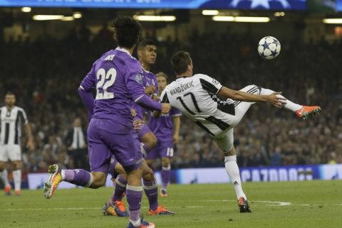 Juventus' Mario Mandzukic scores during the Champions League final soccer match between Juventus and Real Madrid at the Millennium Stadium in Cardiff, Wales, Saturday June 3, 2017. (AP Photo/Kirsty Wigglesworth)