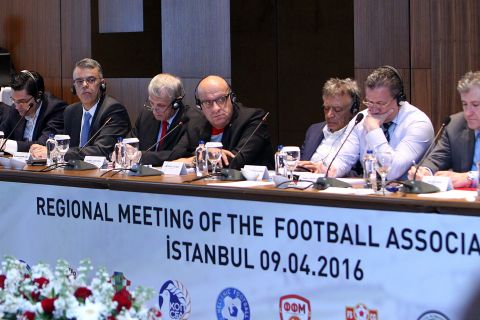 Με φανέλα της Τουρκίας ο πρόεδρος της Κυπριακής Ομοσπονδίας Ποδοσφαίρου