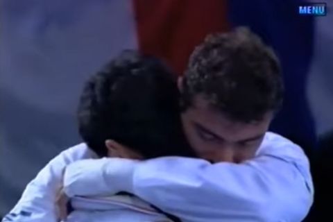 Αλέξανδρος Νικολαΐδης: Το Fair Play και η αγκαλιά με τον αντίπαλό του μετά την ήττα του στον τελικό το 2004 στην Αθήνα