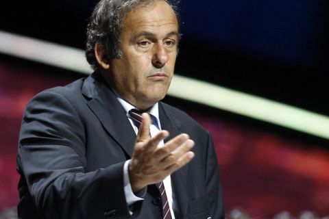 epa01839607 UEFA president Michel Platini speaks during the draw ceremony for the 2009/2010 UEFA Europa League group stage at Grimaldi Forum, Monte Carlo, Monaco  28 August 2009.  EPA/GUILLAUME HORCAJUELO
