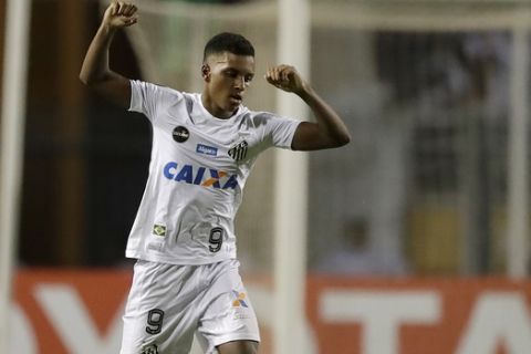 Rodrygo of Brazil's Santos, left, celebrates after scoring against Uruguay's Nacional, during a Copa Libertadores soccer match in Sao Paulo, Brazil, Thursday, March 15, 2018. (AP Photo/Andre Penner)