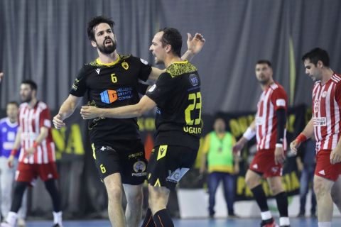 ΑΕΚ - Ολυμπιακός 26-23: Νίκησε η Ένωση και έδωσε παράταση στη μάχη για τον τίτλο στην Handball Premier