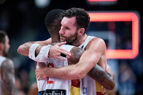 EuroBasket 2022: Ο Ρούντι Φερνάντεθ ευχαρίστησε τον Κουρτουά που τον δίδαξε τα κόλπα