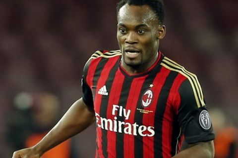AC Milan's Michael Essien controls the ball during their Italian Serie A soccer match against Napoli at San Paolo stadium in Naples February 8, 2014. REUTERS/Giampiero Sposito (ITALY  - Tags: SPORT SOCCER)