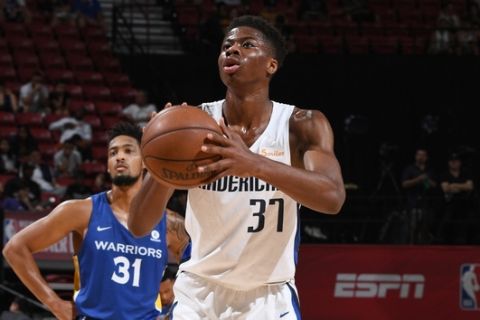 LAS VEGAS, NV - JULY 9: Kostas Antetokounmpo #37 of the Dallas Mavericks shoots a free throw against the  Golden State Warriors during the 2018 Las Vegas Summer League on July 9, 2018 at the Thomas & Mack Center in Las Vegas, Nevada. NOTE TO USER: User expressly acknowledges and agrees that, by downloading and or using this Photograph, user is consenting to the terms and conditions of the Getty Images License Agreement. Mandatory Copyright Notice: Copyright 2018 NBAE (Photo by Garrett Ellwood/NBAE via Getty Images)