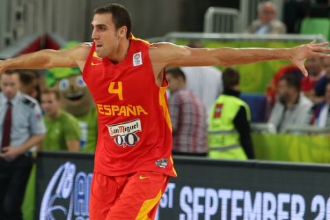 Spain's Pablo Aguilar celebrates after scoring a three-point shot in the last second of the first half of the EuroBasket European Basketball Championship quarterfinal match against Serbia at the Stozice Arena, in Ljubljana, Slovenia, Wednesday, Sept. 18, 2013. (AP Photo/Thanassis Stavrakis)  