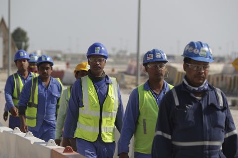 Εργάτες κατά τη διάρκεια των εργασιών στο Κατάρ για το Παγκόσμιο Κύπελλο