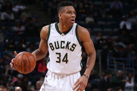 MILWAUKEE, WI - APRIL 5:  Giannis Antetokounmpo #34 of the Milwaukee Bucks handles the ball against the Cleveland Cavaliers on April 5, 2016 at the BMO Harris Bradley Center in Milwaukee, Wisconsin. NOTE TO USER: User expressly acknowledges and agrees that, by downloading and or using this Photograph, user is consenting to the terms and conditions of the Getty Images License Agreement. Mandatory Copyright Notice: Copyright 2016 NBAE (Photo by Gary Dineen/NBAE via Getty Images)