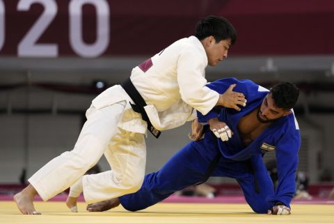 Ο Ισραηλινός τζουντόκα, Τοχάρ Μπουτμπούλ, σε μονομαχία με τον Νοτιοκορεάτη, Αν Τσανγκρίμ, στους Ολυμπιακούς Αγώνες του Τόκιο