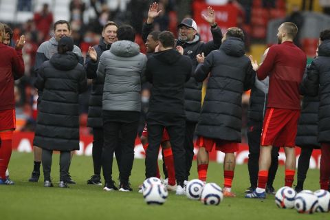 Liverpool's manager Jurgen Klopp and players line up to applaud Liverpool's Georginio Wijnaldum after the English Premier League soccer match between Liverpool and Crystal Palace at Anfield stadium in Liverpool, England, Sunday, May 23, 2021. (Phil Noble/Pool via AP)