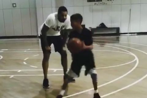 Ο γιος του Carmelo Anthony παίζει μπάσκετ σαν το μπαμπά του!
