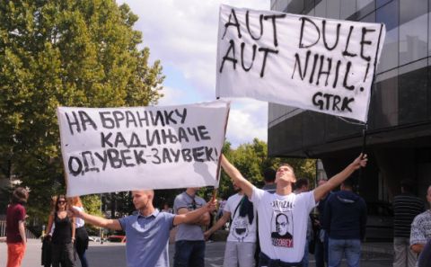 Διαδήλωση για τον Βουγιόσεβιτς!