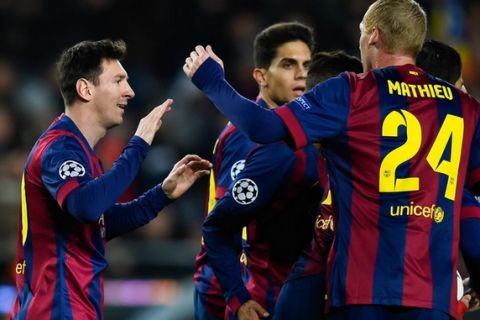 BARCELONA, SPAIN - DECEMBER 10:  Lionel Messi (L) of FC Barcelona celebrates after scoringm their first goal during the UEFA Champions League group F match between FC Barcelona and Paris Saint-Germanin FC at Camp Nou Stadium on December 10, 2014 in Barcelona, Spain.  (Photo by David Ramos/Getty Images)