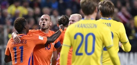 Netherlands' midfielder Wesley Sneijder (2ndL) celebrates with his teammates after scoring during the WC 2018 football qualification match between Sweden and Netherland in Solna, on September 6, 2016. / AFP / JONATHAN NACKSTRAND        (Photo credit should read JONATHAN NACKSTRAND/AFP/Getty Images)