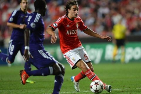 LISBON, PORTUGAL - SEPTEMBER 17:  Lazar Markovic of SL Benfica in action during the UEFA Champions League group stage match between SL Benfica and RSC Anderlecht held on September 17, 2013 at the Estadio do Sport Lisboa e Benfica, in Lisbon, Portugal. (Photo by Henriques Da Cunha/EuroFootball/Getty Images)