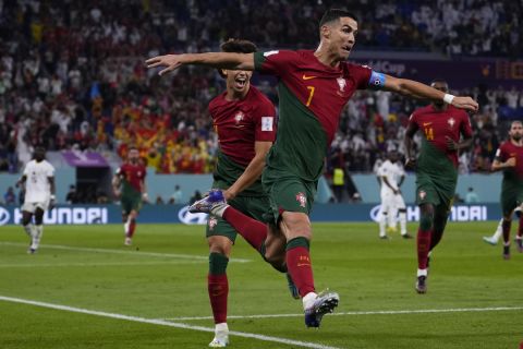 Ο Κριστιάνο Ρονάλντο της Πορτογαλίας πανηγυρίζει γκολ που σημείωσε κόντρα στην Γκάνα για τη φάση των ομίλων του Παγκοσμίου Κυπέλλου 2022 στο "Στάδιο 974", Ντόχα | Πέμπτη 24 Νοεμβρίου 2022